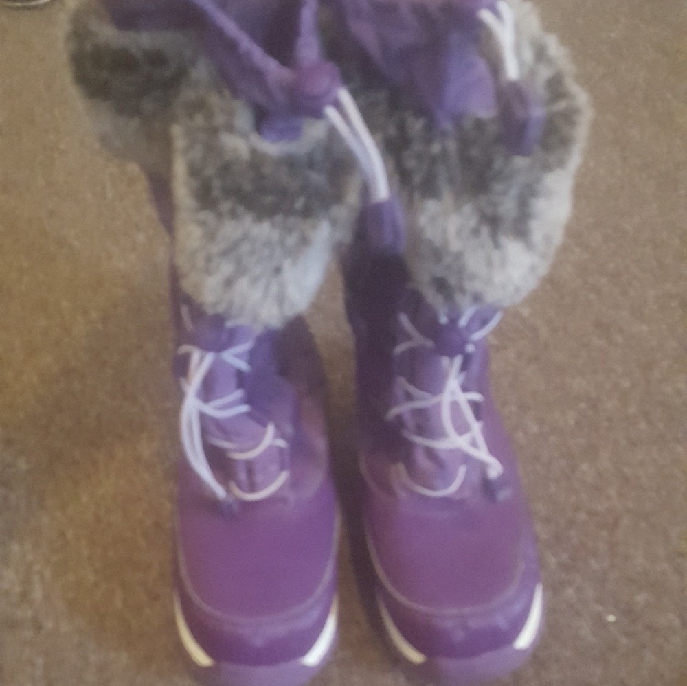 Snow boots